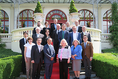 中尾会長（中央左）とＦＤＩの皆様