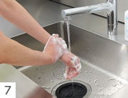 石けんと流水による手洗い7